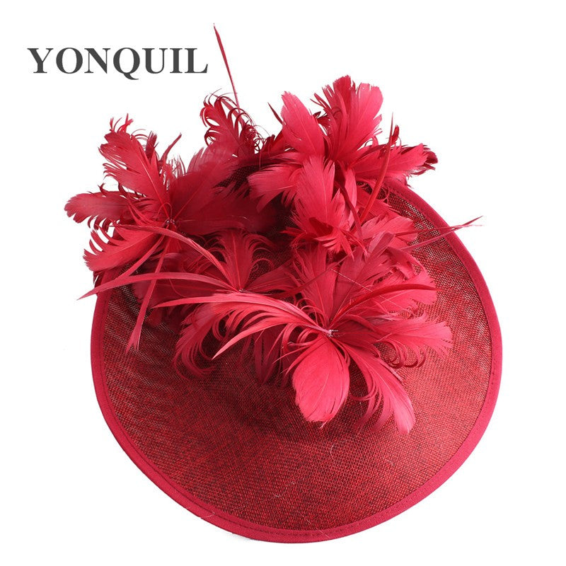 Bonés Cinzentos Millinery Com Acessórios de Tiara Imitação Sinamay Chapéu Derby de Coquetel Feminino Fascinadores de Cabelo de Noiva com Pena Chique
