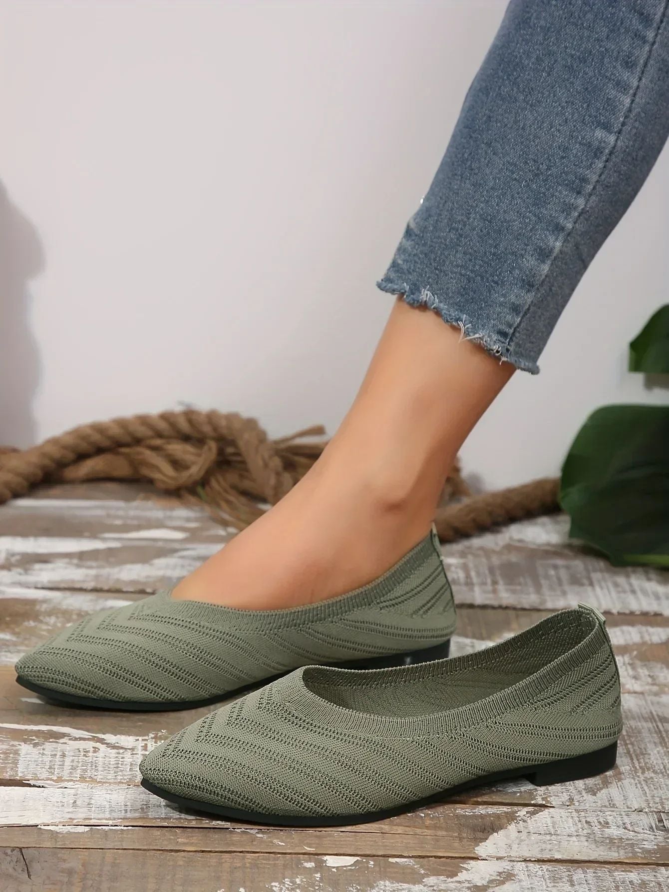 Women's Pointed Toe Flat Shoes Solid Color Knitted Slip on Shoes Casual Breathable Ballet Flats Women Flat Shoes Loafers Women