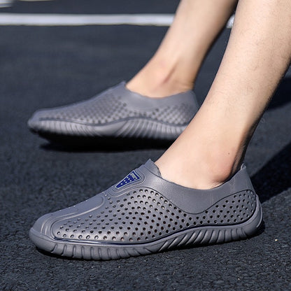 2025 Breathable Summer Men Slippers Outdoor Water Shoes Hollow Ultra Light Beach Shoes Casual Men Sandals  Black Garden Shoes