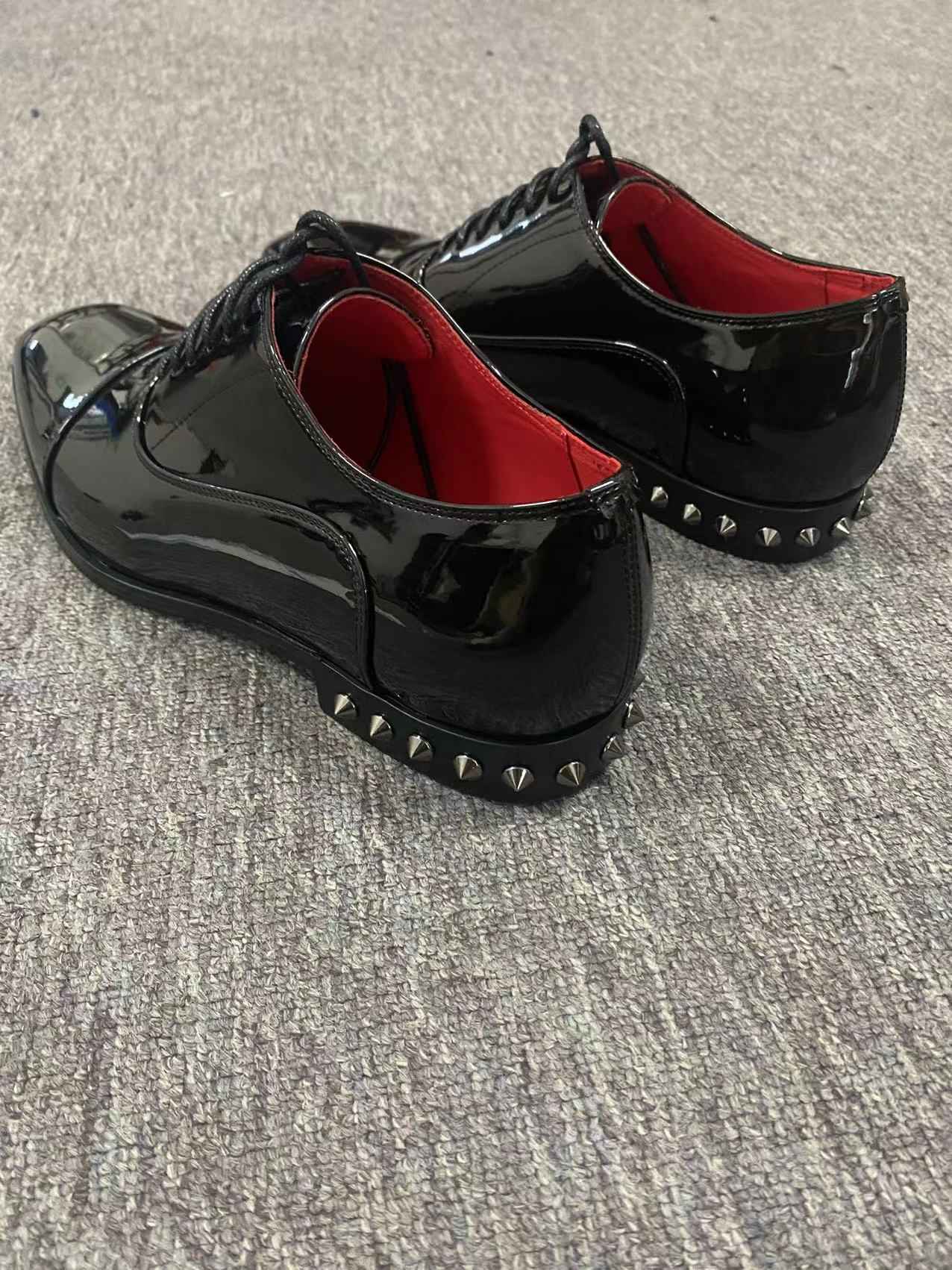 Man Fashion Genuine Patent Leather Single Soes Back Rivet Decoration Lace Up Male Round Toe Male Black Party Wedding Shoes