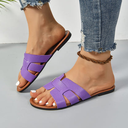 Ladies' Fashionable Casual Flat Sandals 2025 Versatile Outdoor Wear Flat Slippers for Wearing Outside Brand Design Slippers