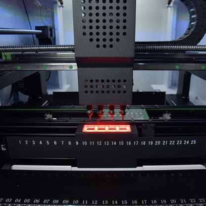 Máquina SMD para Fabricação de Circuitos Integrados SMT550 Máquina de Colocação e Seleção de Componentes Eletrônicos com 4 cabeças e 50 alimentadores