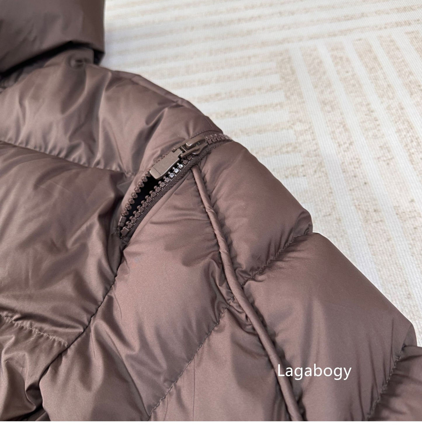 Lagabogy 2025 Winter Puffer Jacket Women Short 90% White Duck Down Coat Female Streetwear Warm Parkas Removable Sleeves Outwear