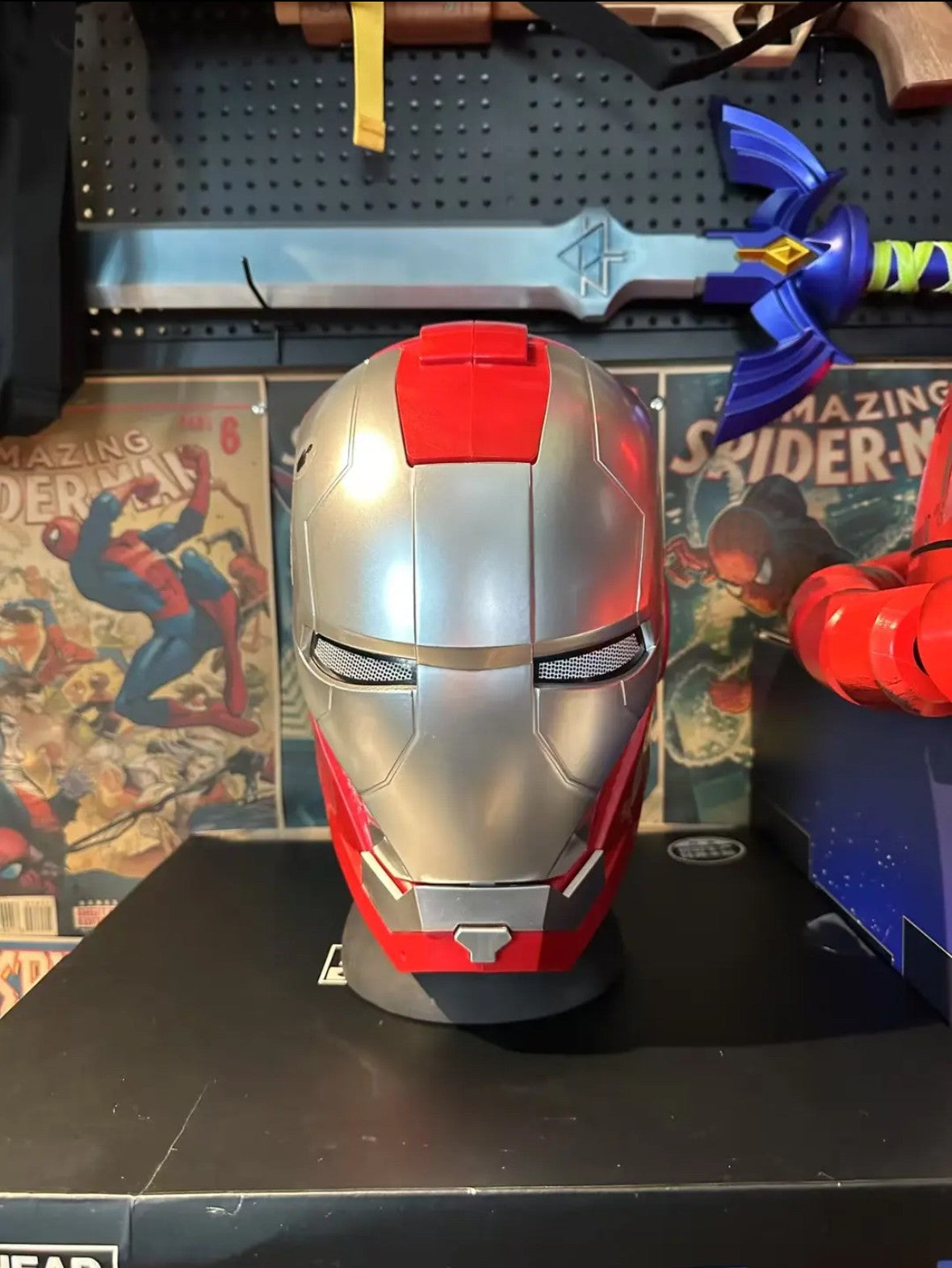 Capacete Homem de Ferro Marvel Comics Máscara Elétrica Usável 1:1 Modelo de Abertura e Fechamento Automático Personagens Brinquedos Adultos Presente de Aniversário