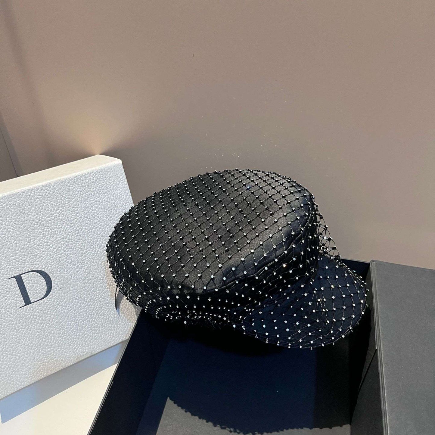 Chapéu Elegante com Strass em Malha Preto Versão Coreana de Alta Qualidade Moda Leve Luxo Estilo Pequeno e Perfumado Chapéu de Aba Reta Bico de Pato