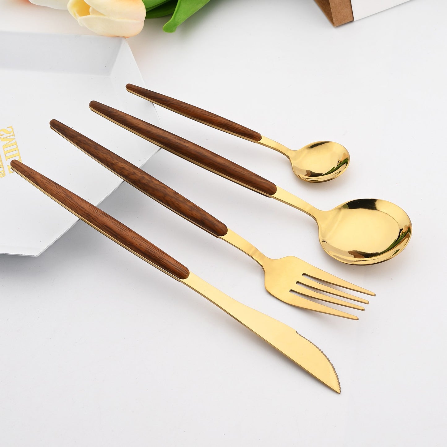 Drmfiy 24 Peças Talheres Marrons Prateados de Aço Inoxidável Imitação Cabo de Madeira Prateado Faca Colher Garfo Conjunto de Talheres Utensílios de Mesa