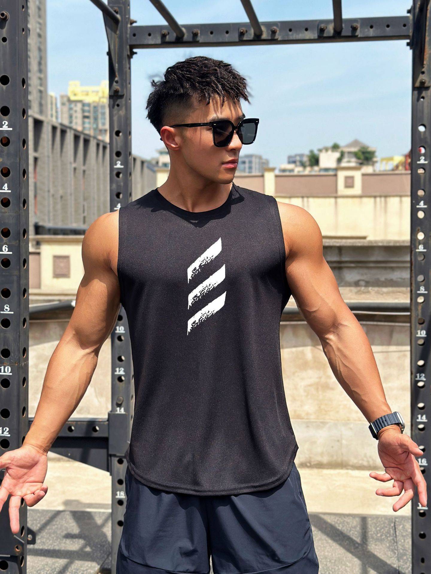 2025 Mens fitness gyms Tank top men Fitness sleeveless shirt Male mesh breathable Sports vest Undershirt Gyms Running vest men