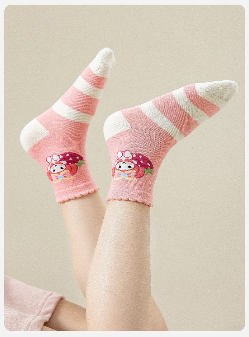 5 pares de meias de algodão de cano médio Kawaii Sanrio Cinnamoroll Kuromi para meninas e meninos, meias de algodão de cano médio de desenho animado para primavera e outono