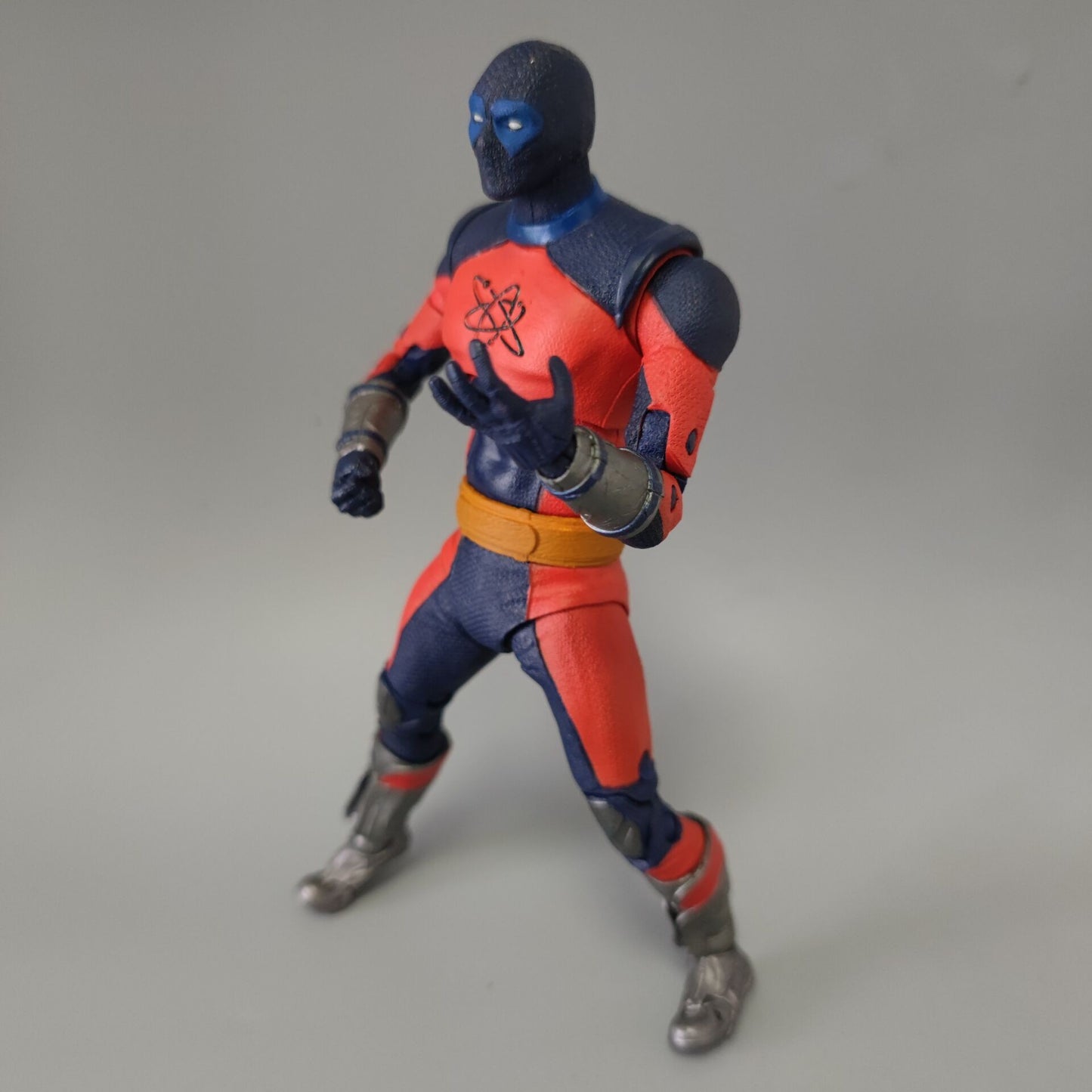 Multiverse Bat-Herói Dr.-Destino Atom Espantalho Silêncio Mulher-Maravilha Dourada 7" Boneco de Ação Solto