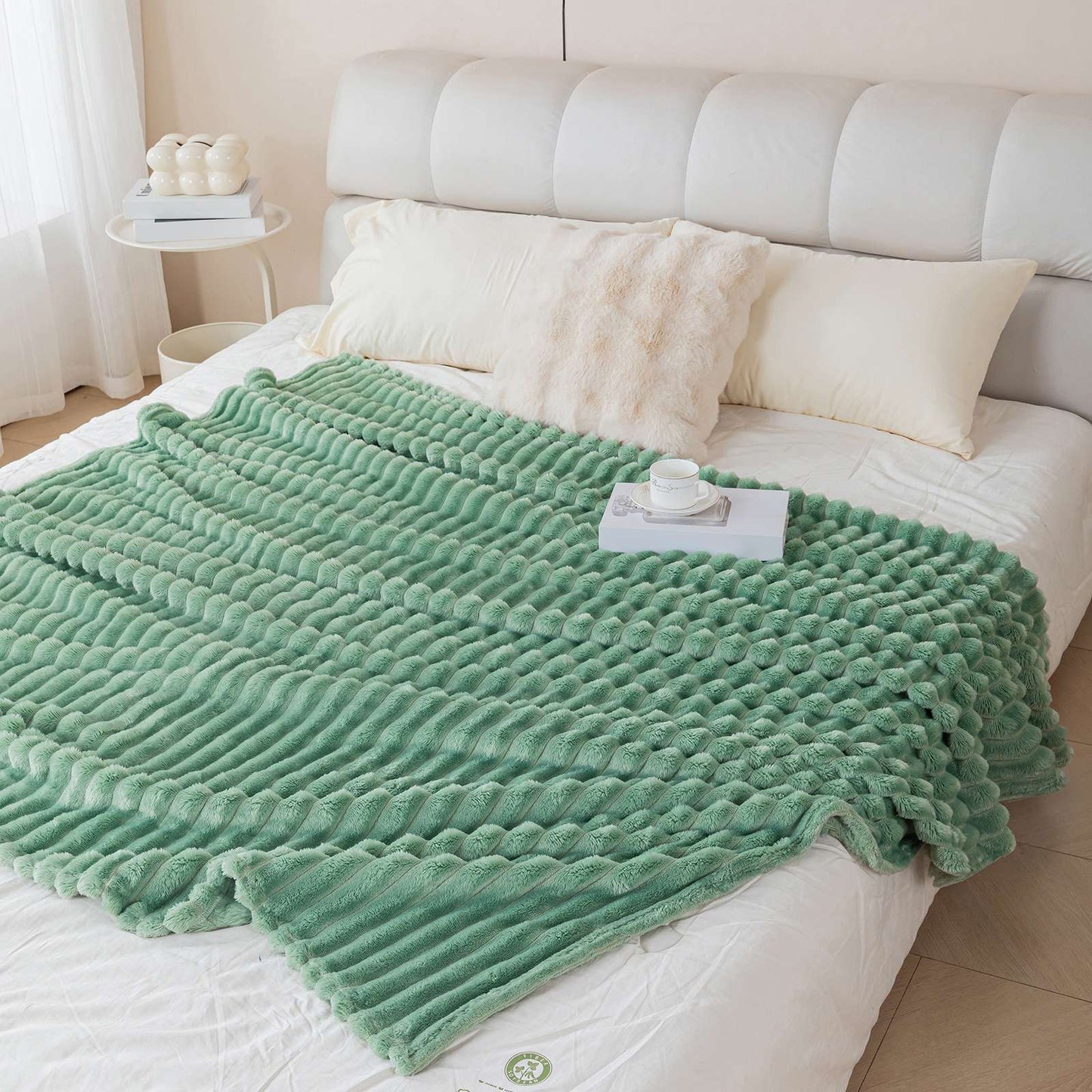 1pc soft and skin friendly warm blanket, suitable for bedrooms, sofa covers, camping and travel, multifunctional blanket
