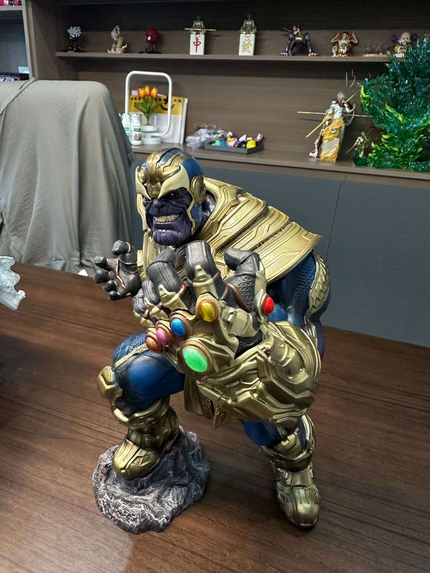 ?Novo? A série original de animação da Marvel tem cerca de 36 cm de altura. Estatueta artesanal colecionável do Thanos, dos Vingadores, modelo de presente.