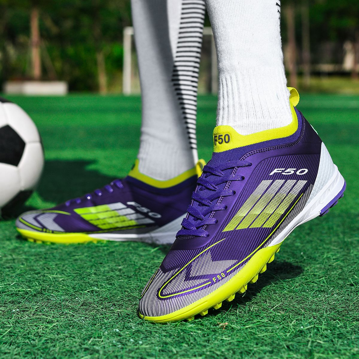 Men Professional Soccer Shoes Society Cleats Outdoor Football Shoes Society Cleats Grass Training Football Field Boots Sneaker