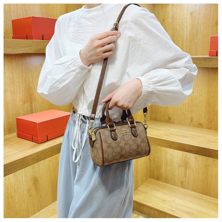 Classic Retro Boston New Small Bag Casual and Versatile Temperament Good Look Popular Hot Style Crossbody Bag