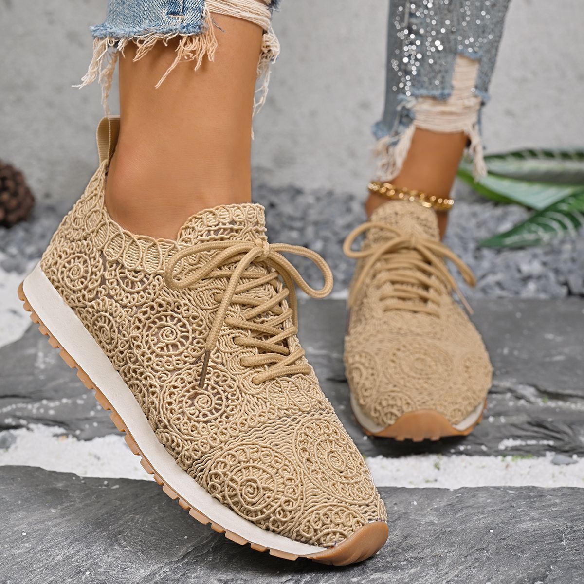 New Sneakers For Women Breathable Fashion Trainers Plus Size Women Sneakers Mesh Fabric Lace Up Women Shoes Female Footwear