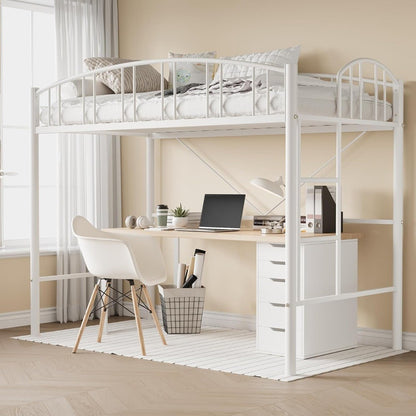 Cama Alta de Metal Resistente Tamanho Solteiro com Escada e Guarda-Corpo Arqueado, Suporte de Estrados de Aço Resistente, Design que Economiza Espaço – Branco