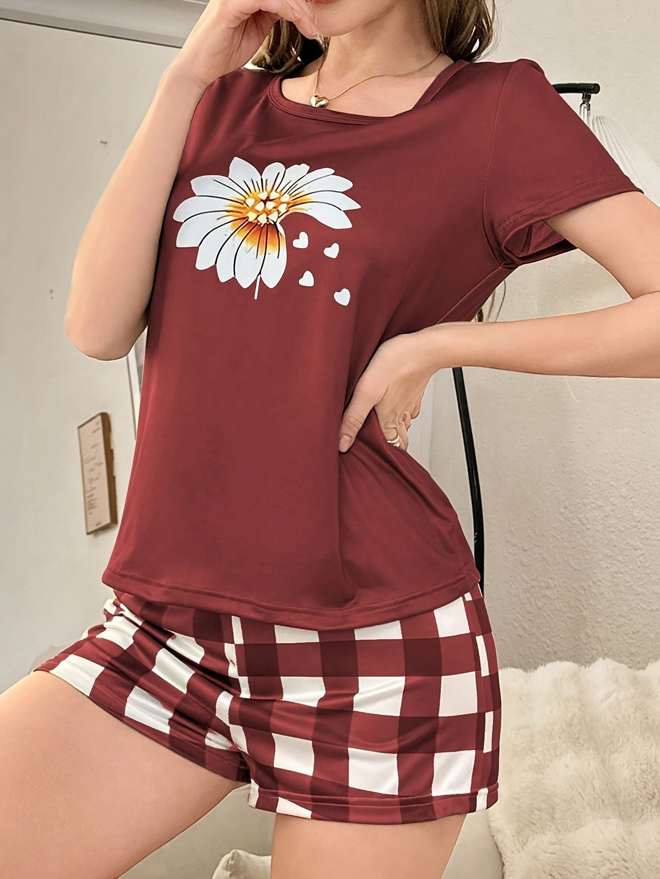 2-Piece Set of Women's Pajamas for All Seasons, Spring and Summer, Elegant Floral Print Shorts and Short-Sleeved Pajamas Set