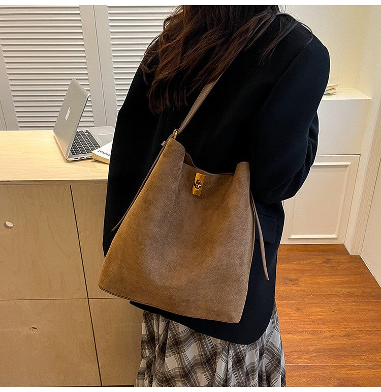 Autumn/Winter Bucket Bag Retro Suede Fur Large Capacity Tote Bag for Women, New Style Versatile Shoulder & Crossbody Bag