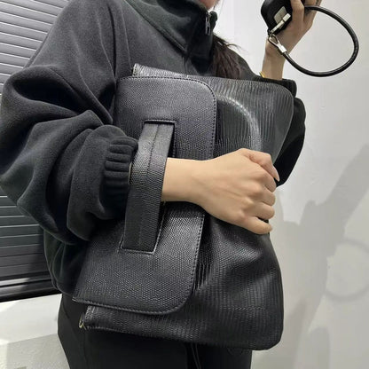 Ladies' fashionable retro snake patterned handbag with high capacity and detachable shoulder strap, single shoulder bag