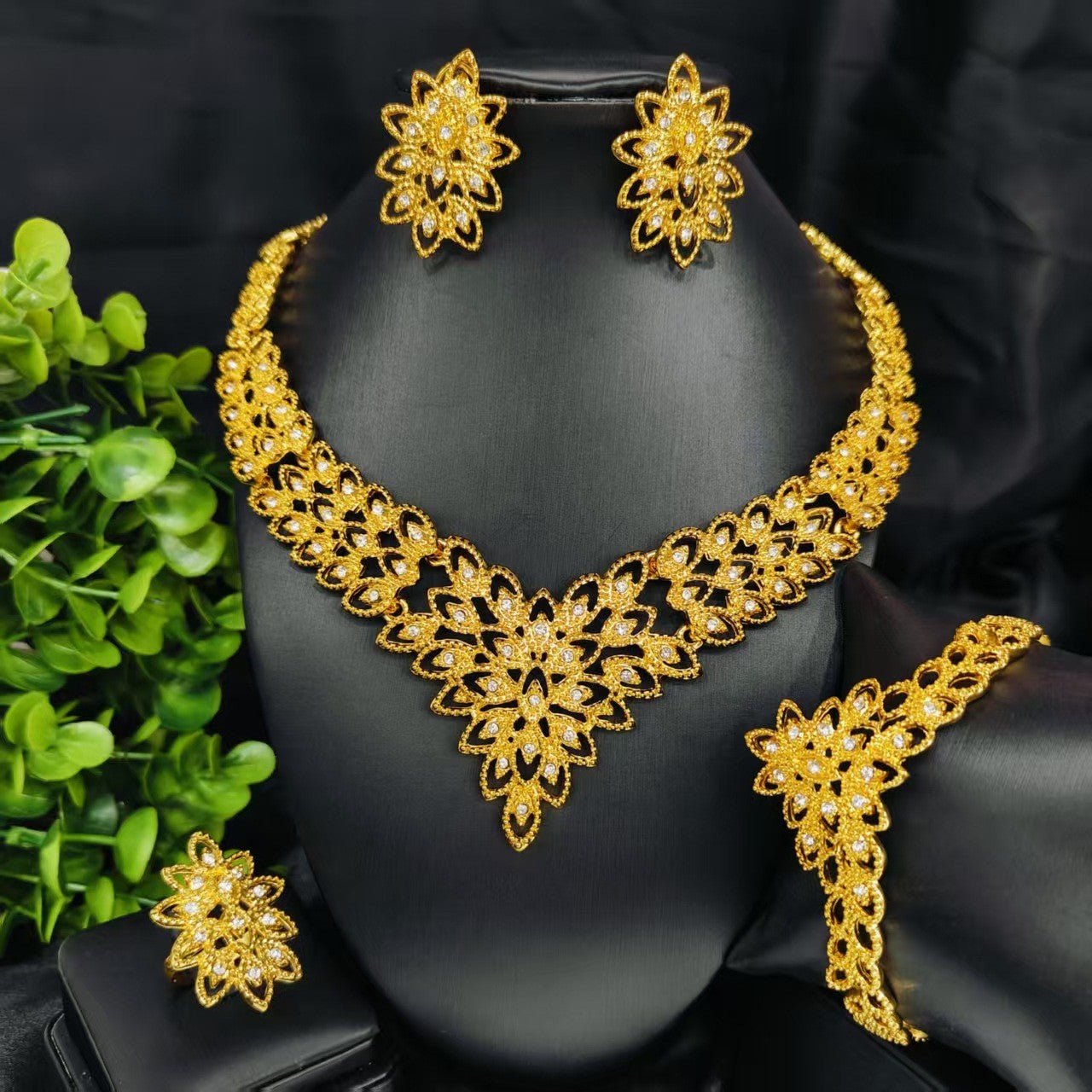 Shiny & Eye-Catching Fashion Necklace Earrings Bracelet Ring For Women 24K Gold AU999 | Golden luster, exquisite and attractive