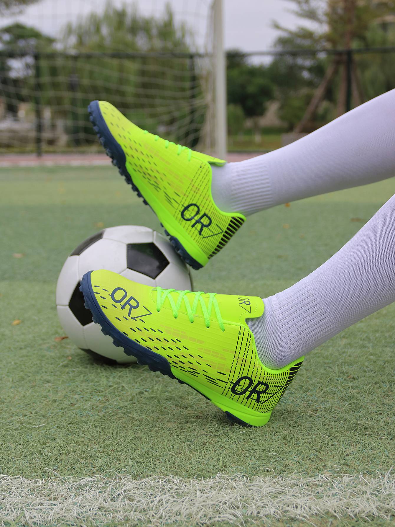 TF/FG Football Field Boots Original Men Women Studded Football Shoes Turf Match Ultralight Soccer Shoes Cleats Unisex Resistant