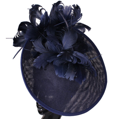 Bonés Cinzentos Millinery Com Acessórios de Tiara Imitação Sinamay Chapéu Derby de Coquetel Feminino Fascinadores de Cabelo de Noiva com Pena Chique