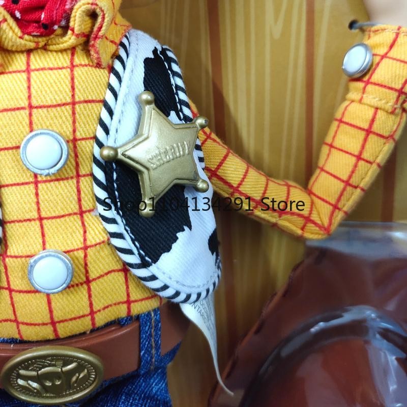 Boneco Xerife Woody Autêntico Toy Story Edição Colecionador com Voz em Inglês - Brinquedo Colecionável para Crianças