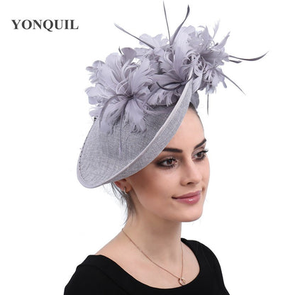 Bonés Cinzentos Millinery Com Acessórios de Tiara Imitação Sinamay Chapéu Derby de Coquetel Feminino Fascinadores de Cabelo de Noiva com Pena Chique