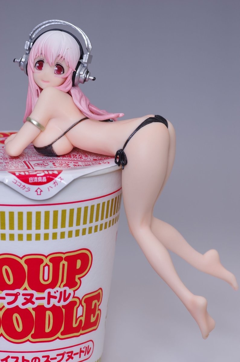 Action Figure de Anime Super Sonico 10CM PVC Modelo Brinquedo Decoração de Bolo Vestido de Banho SoniComi Noodle Stopper Figura de Presente