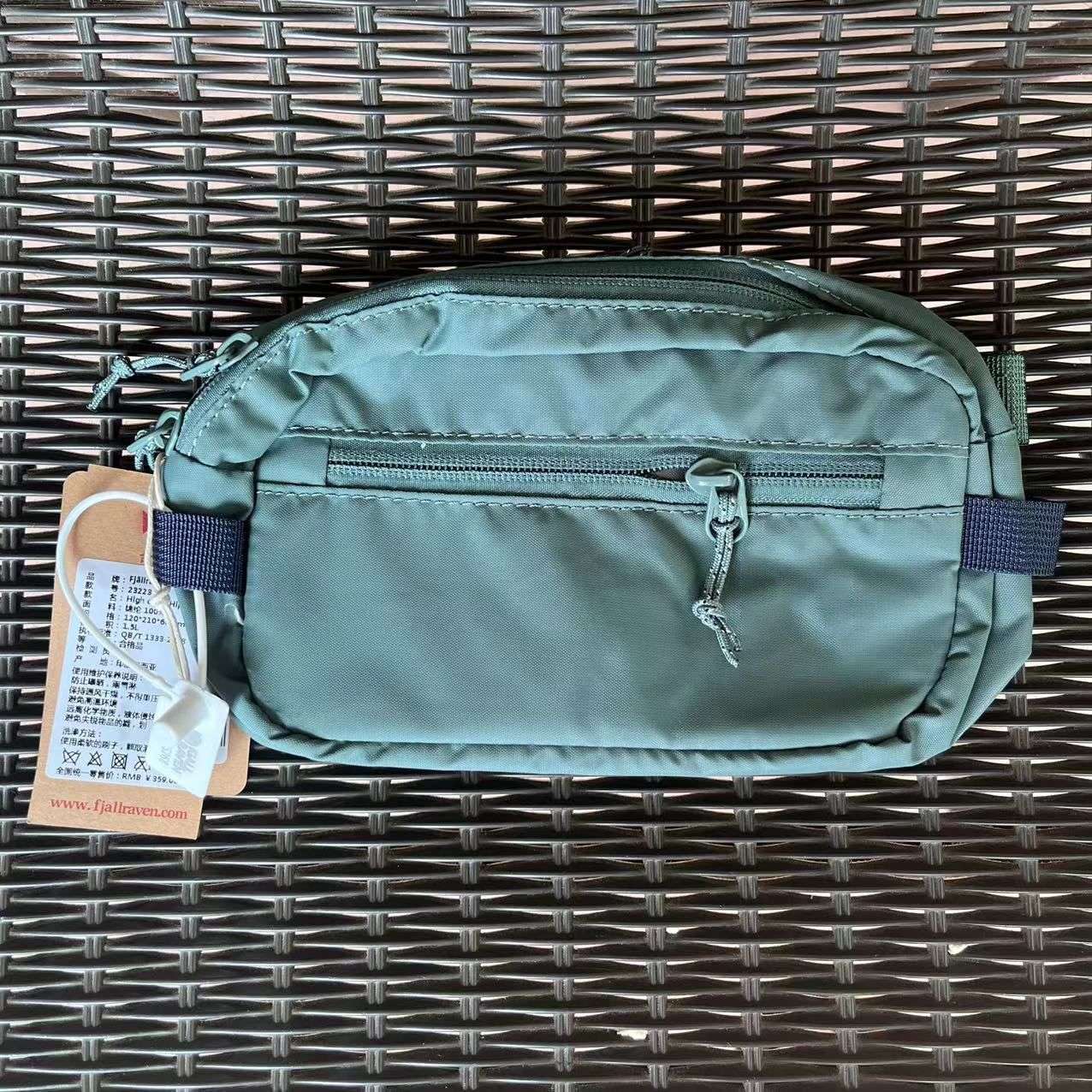 Fashionable Versatile Mini Shoulder Bag Portable Fitness Crossbody Waist Chest Bag for Men And Women Nylon Material