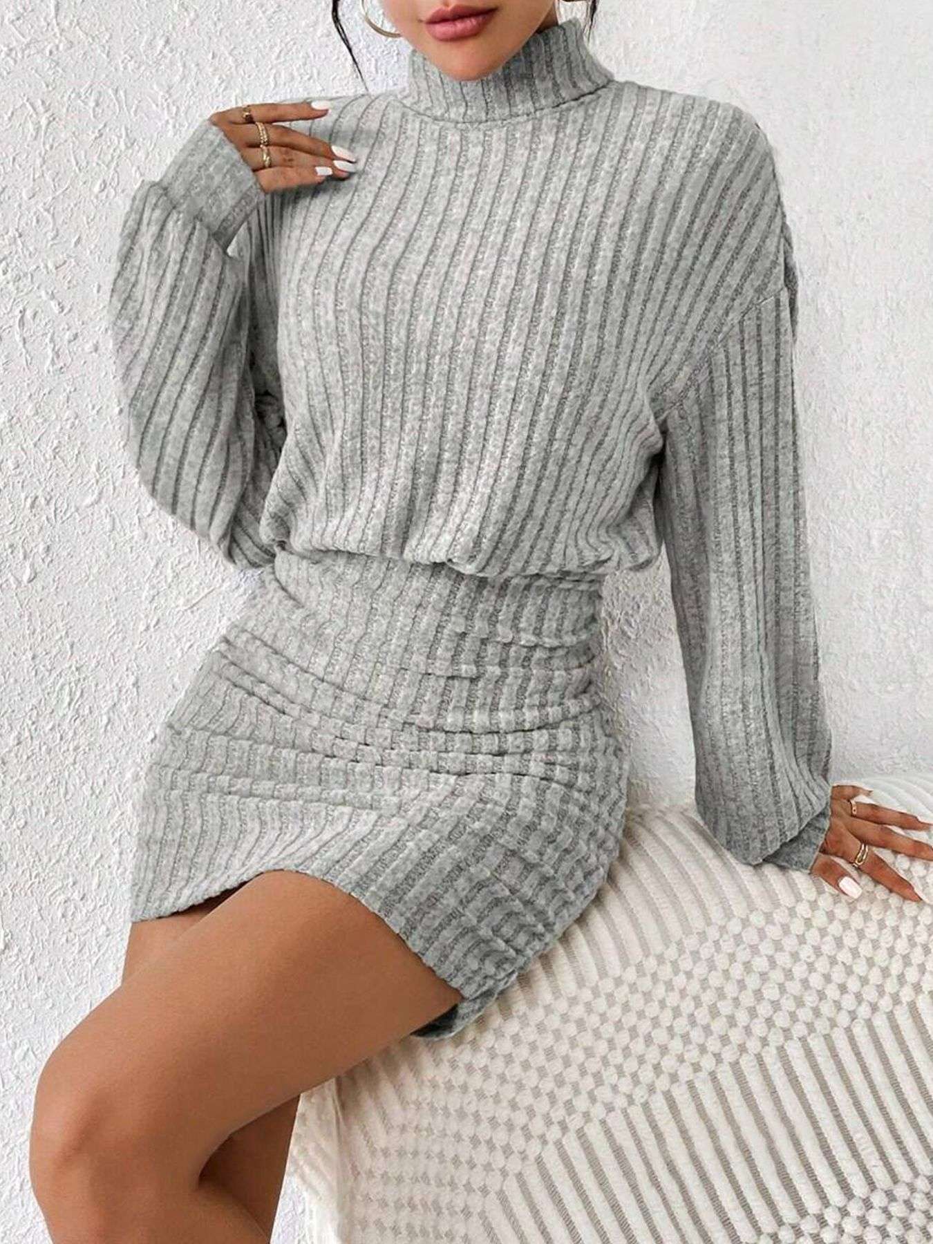 The new autumn style of the tight-fitting long-sleeved high-neck striped knitted sexy dress