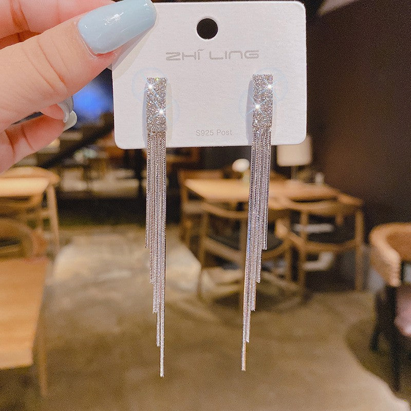Brincos de Folhas Douradas com Cristal Verde para Mulheres Acessórios Diários de Individualidade Presentes de Joias para o Dia dos Namorados Aniversário