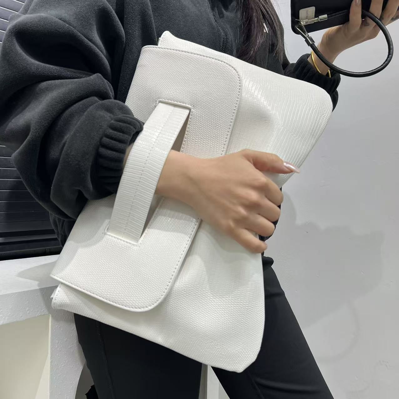 Ladies' fashionable retro snake patterned handbag with high capacity and detachable shoulder strap, single shoulder bag