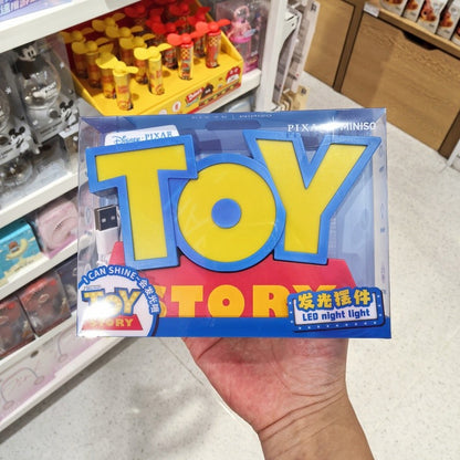 Anime Toy Story Toy Story 3D Logo Luminária Noturna LED Enfeites Luminosos Decoração de Mesa Modelo de Figura Desenho Animado Presente de Aniversário para Festa