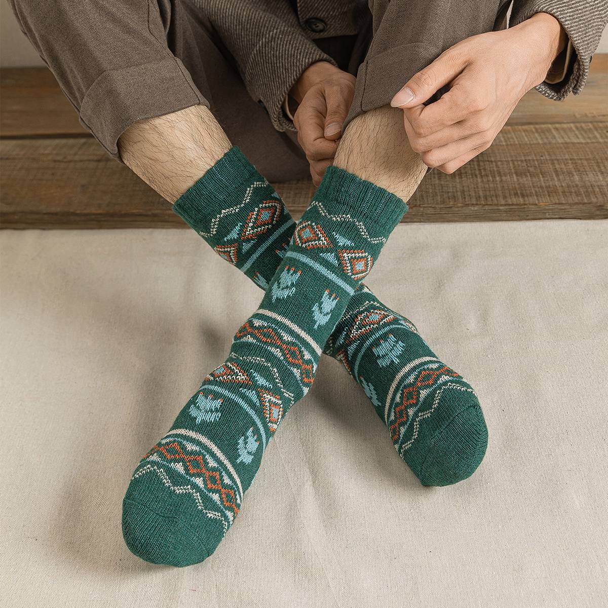 5 Pairs Lot New Man Women Socks Thick Warm Winter Socks Retro Style Flower Pattern Couple Models Free Size