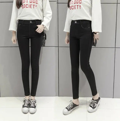 Plus Size High Waist Black Jeans Women's Spring Autumn Fashion Slim Fit Nine Point Cotton Denim Pants with Button Decoration