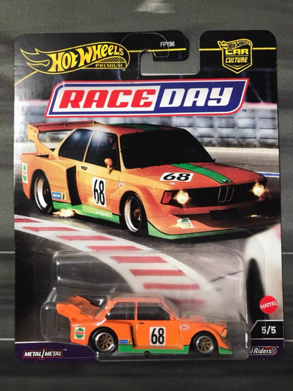 Hot Wheels Fpy86 Car Culture - Race Day (D) Porsche Bmw Nissan Premium Carros de Brinquedo de Metal Fundido de Alta Qualidade para Presentes de Aniversário e Natal