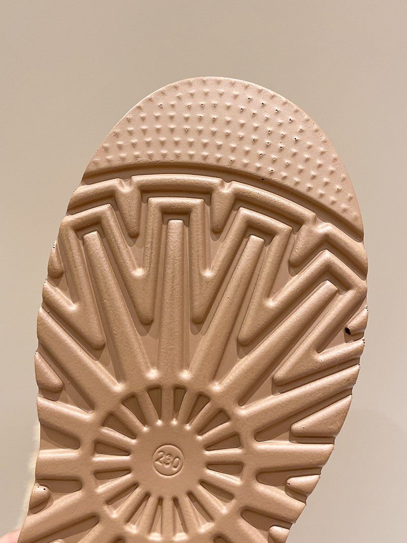 Women's Winter Snow Boots Outdoor Luxury Furry Faux Fox Fur Boots Woman Plush Warm Platform Shoes New Fashion Bottes Big Size