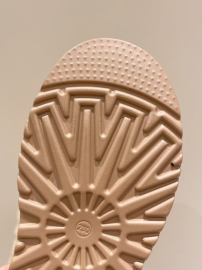 Women's Winter Snow Boots Outdoor Luxury Furry Faux Fox Fur Boots Woman Plush Warm Platform Shoes New Fashion Bottes Big Size