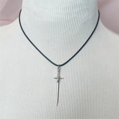 [Um pingente de espada retrô] Colar com Pingente de Espada Retrô, Colar com Pingente de Liga de Zinco com Cruz Estilo Punk para Mulheres e Homens