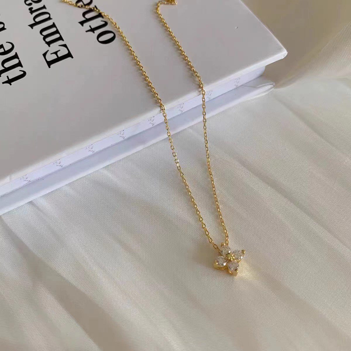 LGKGL Colar de Prata Esterlina 925 Banhado a Ouro 18K com Zircônias Brilhantes em Formato de Flor para Mulheres e Meninas Joias Exquisitas para Festas Presentes