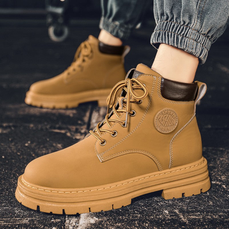 Botas masculinas de cano alto para as quatro estações, sapatos de trabalho ao ar livre antiderrapantes e confortáveis, botas amarelas de couro casuais britânicas da moda