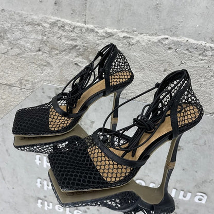 Sandália Scarpin Sexy de Salto Fino com Bico Quadrado Feminina Transpassada de Amarrar Vazada Ocada Vestido Sapatos Zapatos Mujer