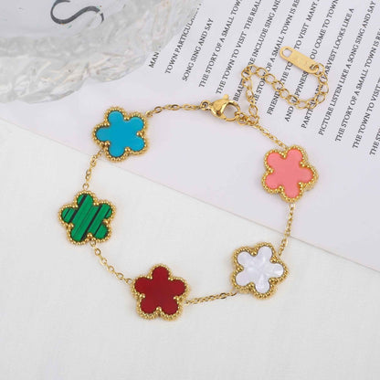 Pulseira Clássica de Aço Inoxidável de Luxo Feminina Ajustável com Cinco Flores para Mulheres Novas Joias da Moda para Festas Presentes Trevo