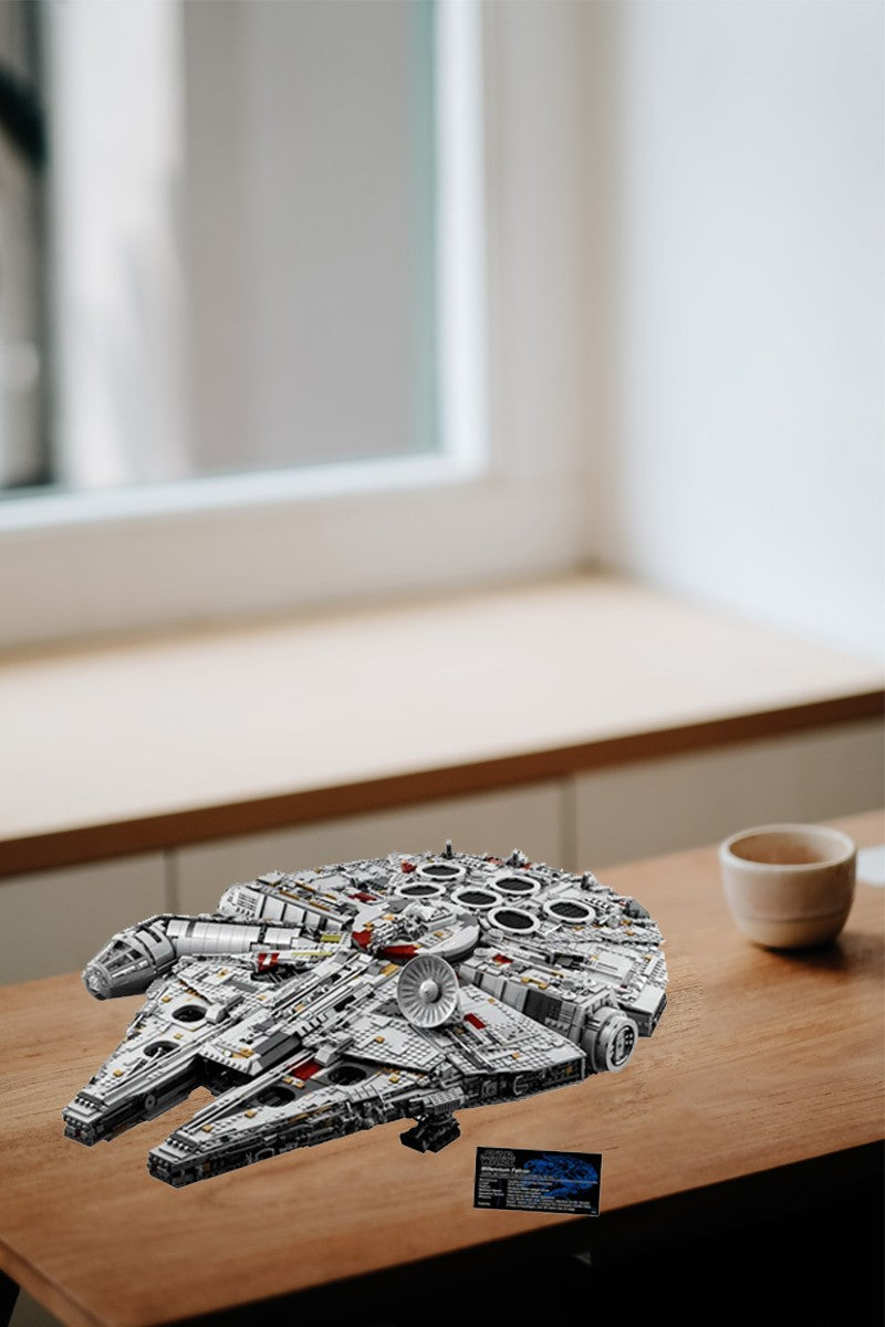 LEGO 75192 Star Wars Millennium Falcon – Ultimate Collector Series Kit de Construção de Blocos de Montar de Maquete e Nave Espacial (Versão Adulto)