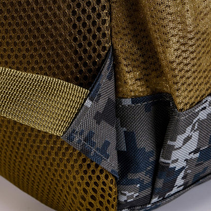 Camouflage large-capacity backpack - adjustable shoulder strap, outdoor theme style, zipper closure, ideal for hiking