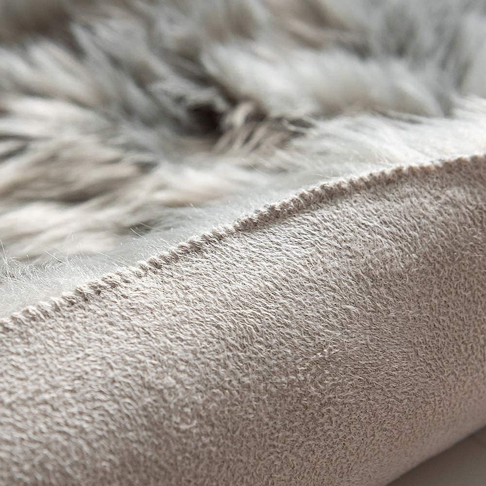 Soft Shaggy Faux Fur Rug Non-Slip Floor Mat 60x90CM Extra Thick Plush Bedroom Rug for Living Room Warm Carpet Machine Washable