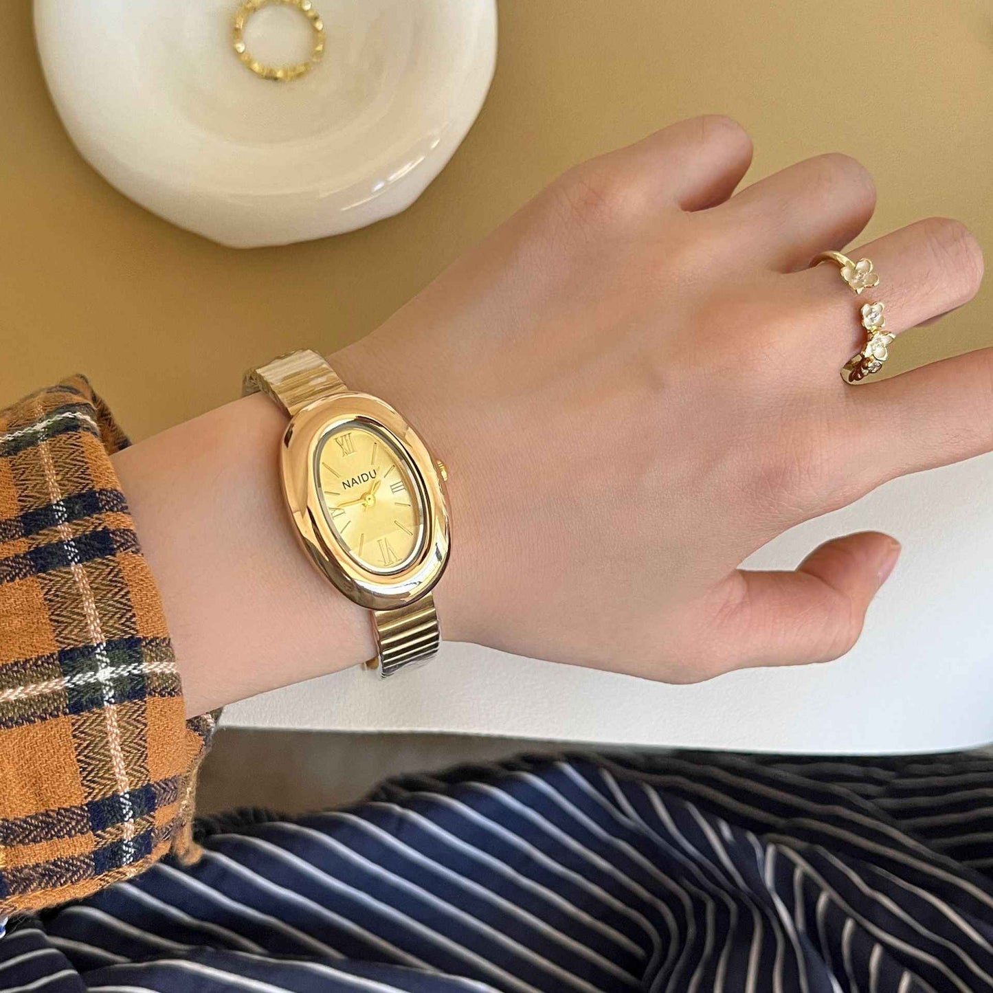 Hot Sale Women Watch Vintage Oval Dial Gold Watch Luxury Roman Numerals Steel Strap Ladies Girl Gift Wristwatch Clock Relojes