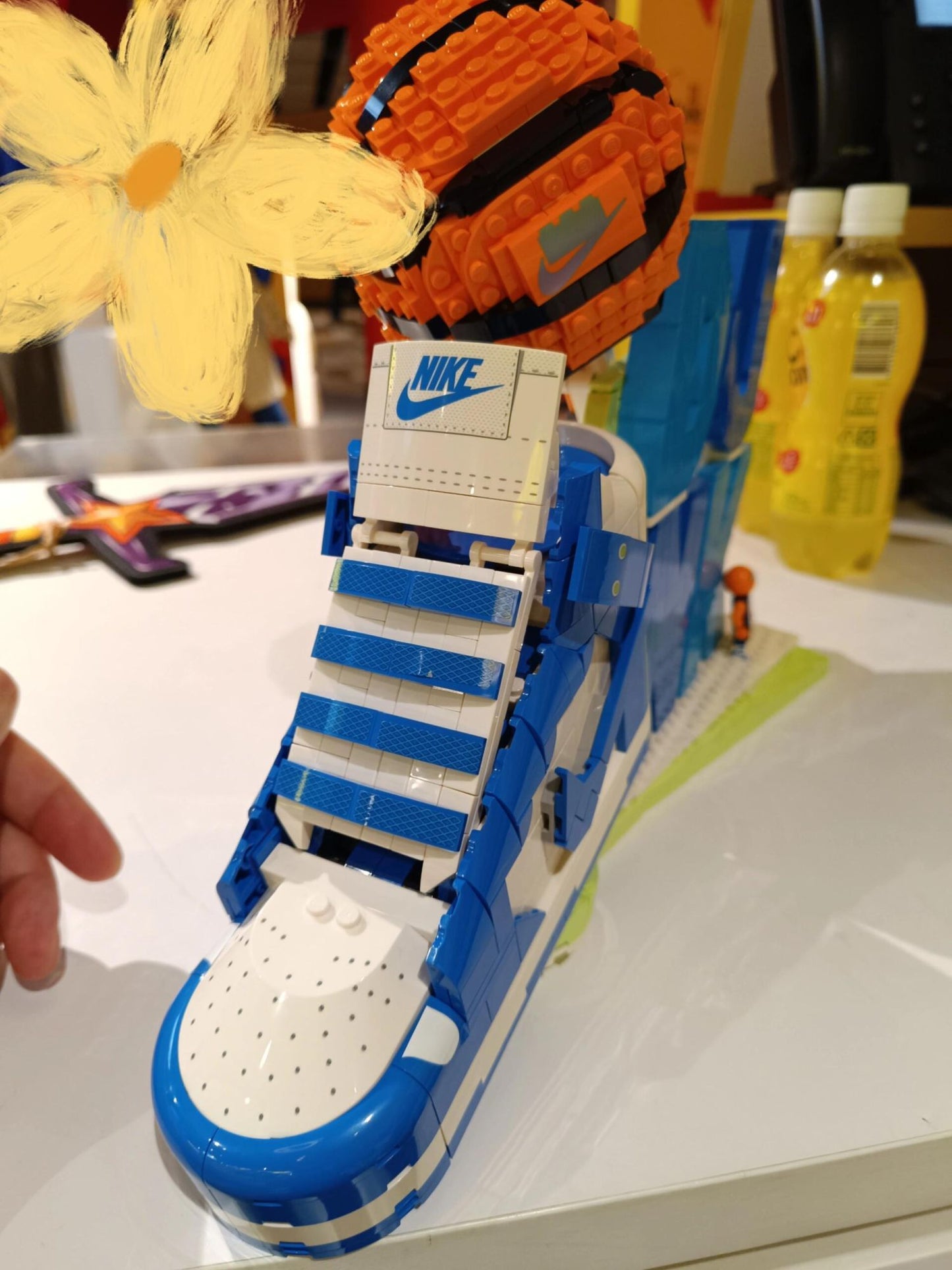 Conjunto LEGO® Nike Dunk X 43008 Blocos de Construção para Meninas, Meninos e Fãs de Esportes com 10+ Anos 1180 Peças Presente de Aniversário e Natal