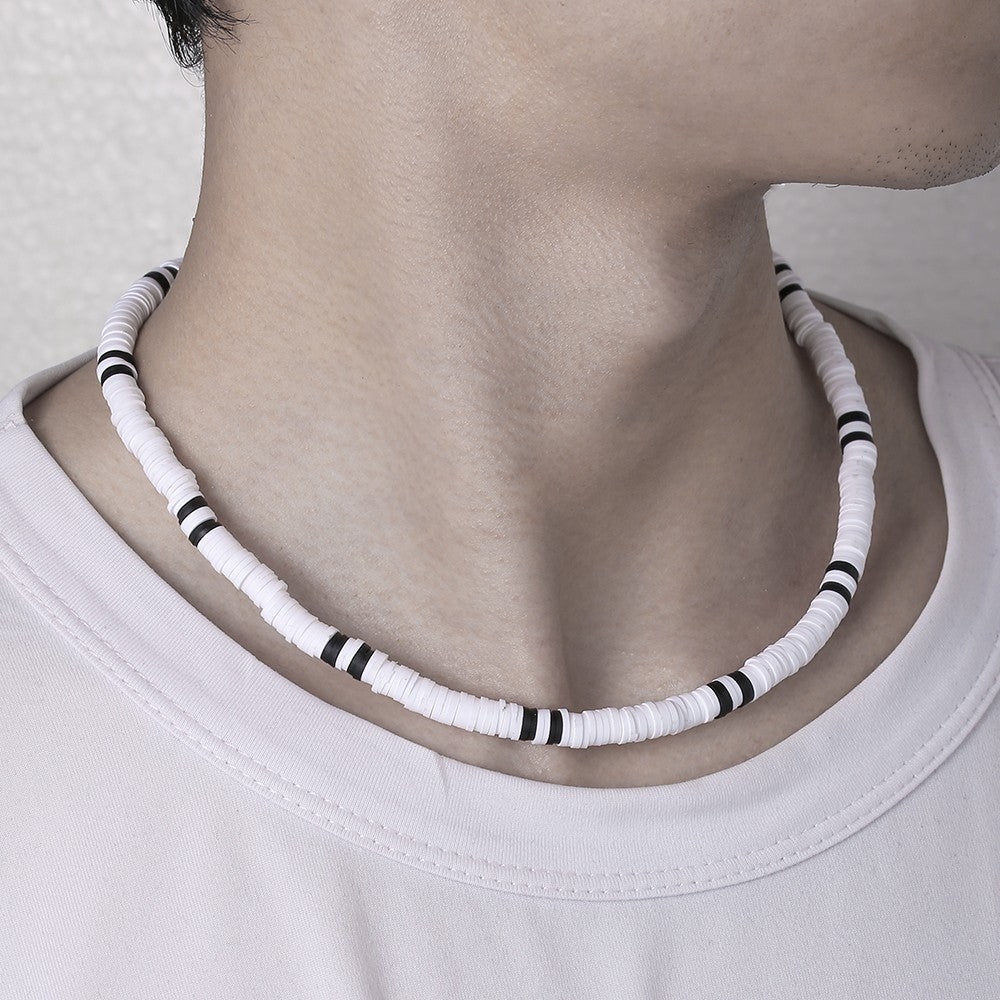 Colar Masculino Artesanal de Contas de Madeira e Argila Colar Fashion Vintage Africano de Contas Brancas para Homens Colar de Surfista de Praia Joias Tribais