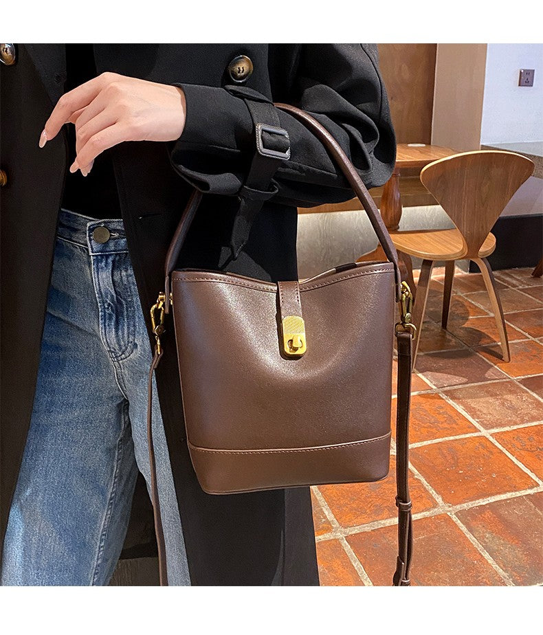 Women's Genuine Leather Bucket Bag Retro Shoulder Crossbody Handbag Fashionable Luxurious Women's Bag